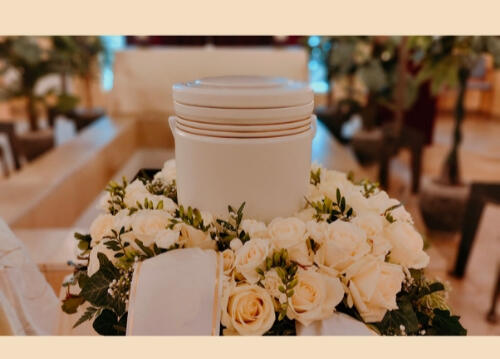 VISIÓN Ser la principal referencia en atención funeraria virtual en el país, innovando en la forma de acompañar, gestionar y brindar contención en situaciones de despedida, combinando tecnología, calidad de servicio y calidez humana.